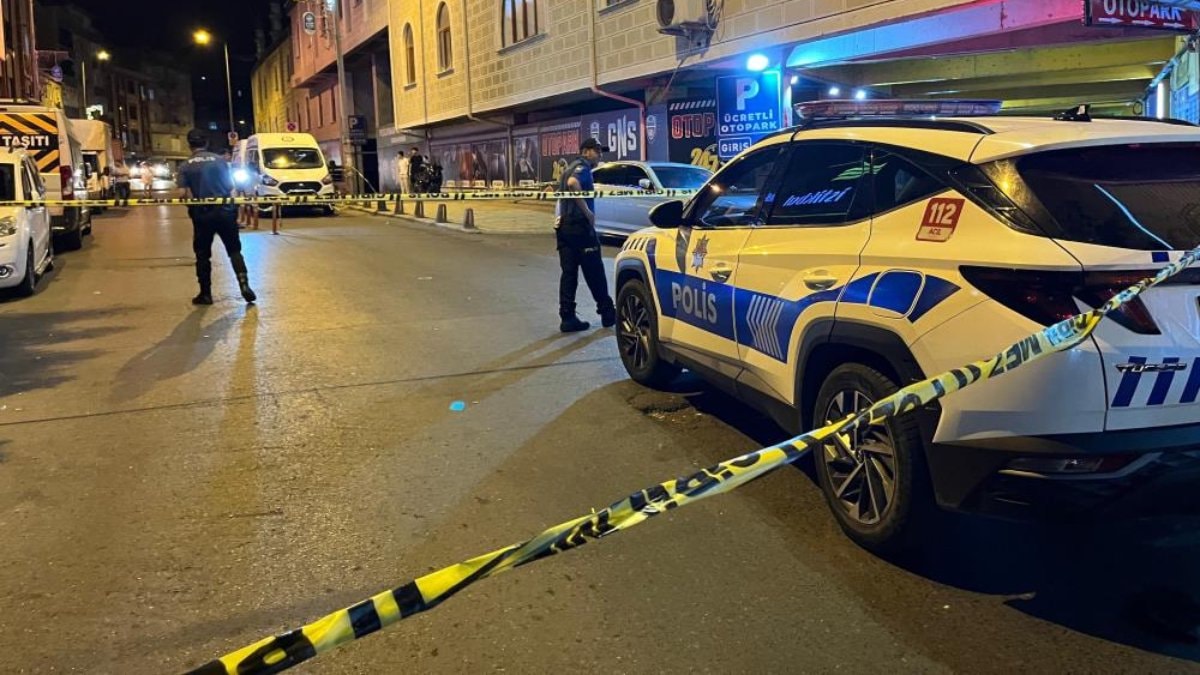 İstanbul Eyüpsultan'da motosikletli şüphelilerden silahlı saldırı: 1 yaralı