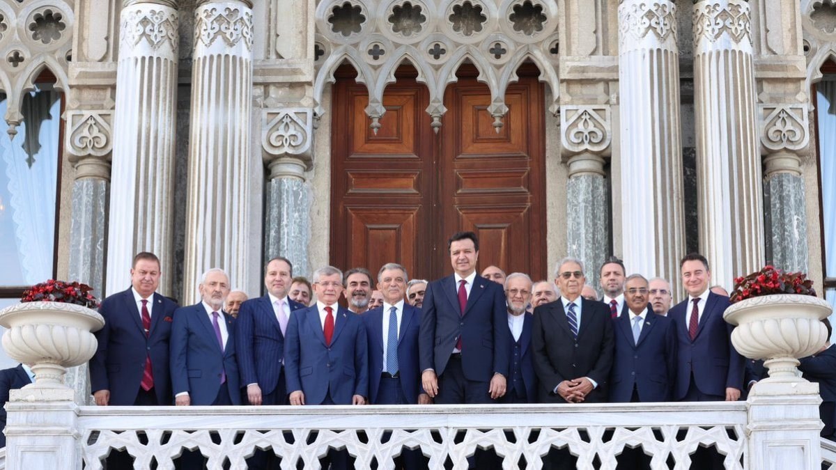 D-8'in kuruluş programı Milli Görüş kökenli isimleri buluşturdu