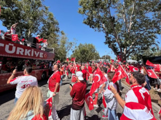 Türk taraftarlardan Bizim Çocuklar'a tam destek: San Francisco'da 'Ölürüm Türkiyem'