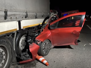 Edirne'de tıra ok gibi saplanan otomobilin sürücüsü öldü