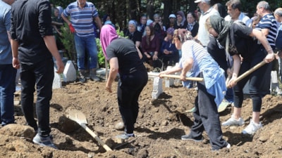 Hatay'da nişanlısı tarafından öldürülen genç kız ve babası defnedildi