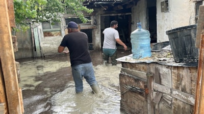 Burdur'da sağanak: Evleri su bastı