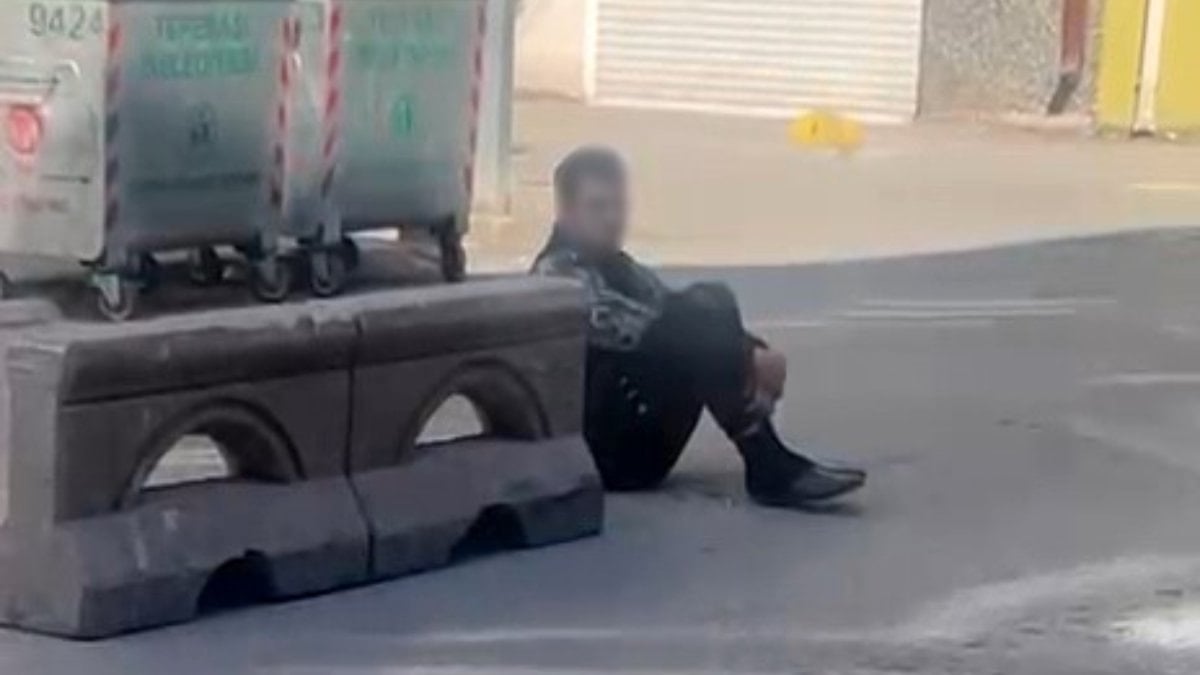 Eskişehir'de sokak ortasında hareketsiz duran şahıs tedirginliğe yol açtı
