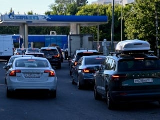 Rusya’da akaryakıta kota uygulaması: Satışlara litre sınırlaması getirildi