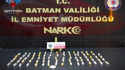 Batman'da 4 kuryenin midesinden 2,7 kilo uyuşturucu çıktı