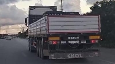Samsun'da plakayı köpükle gizleyen tır sürücüsü, kantardan kaçamadı