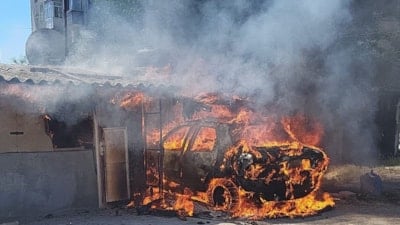 Tekirdağ'da yangında otomobil ve garaj küle döndü