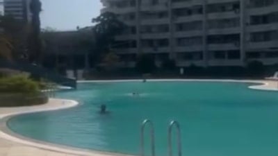 Mersin'de tesettür mayolu kadın havuza alınmadı: Görevli tutuklandı