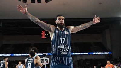 Anadolu Efes'te Vincent Poirier ile yollar ayrıldı