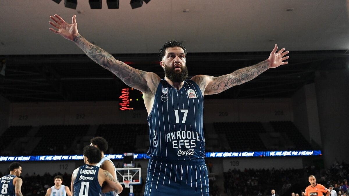 Anadolu Efes'te Vincent Poirier ile yollar ayrıldı