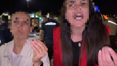Kayseri'de bebeğini arabada unutan kadın gazetecilere saldırdı