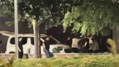 Bursa'da parkta tekme tokatlar havada uçuştu