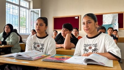 Bitlis'te ikiz kardeşler lisede de ayrılmak istemiyor