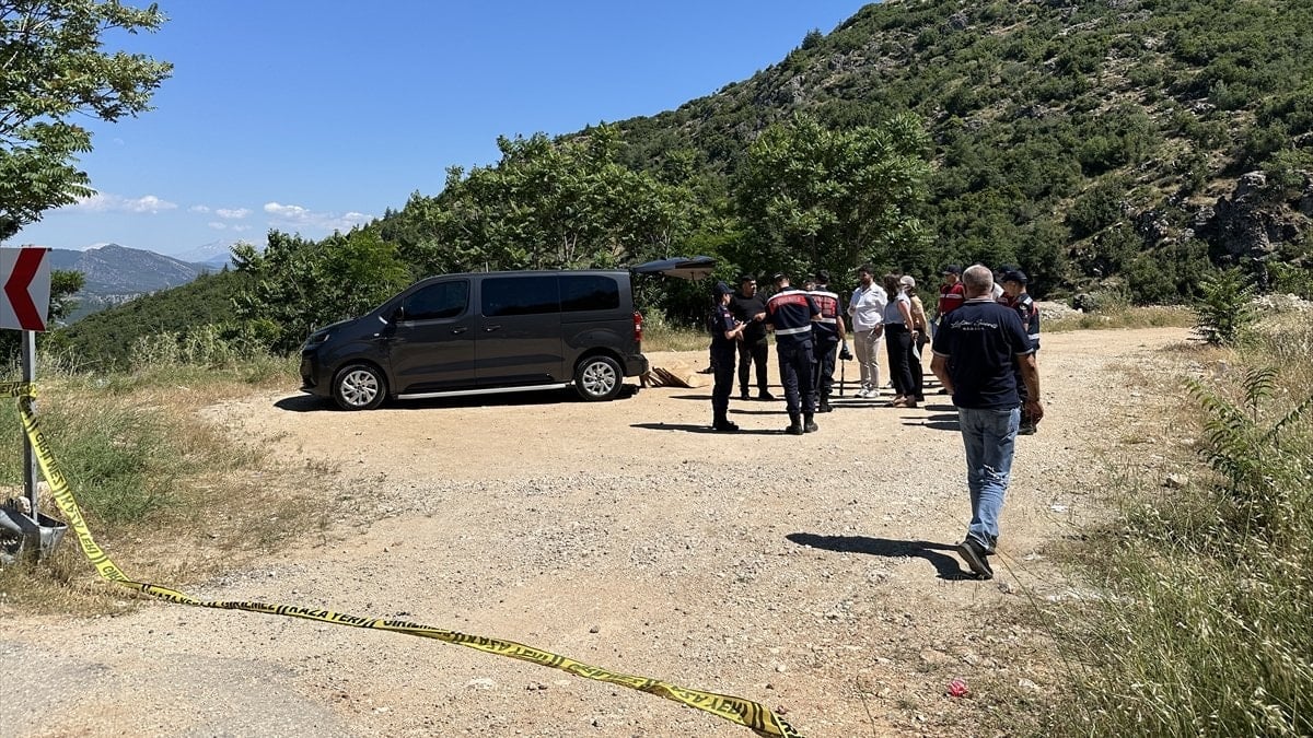Isparta'da park halindeki araçta 2 gencin cansız bedeni bulundu