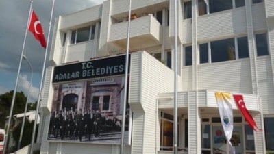 CHP'li Adalar ve Silifke Belediye Başkanları görevden uzaklaştırıldı
