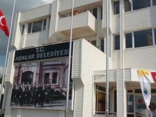 CHP'li Adalar ve Silifke Belediye Başkanları görevden uzaklaştırıldı