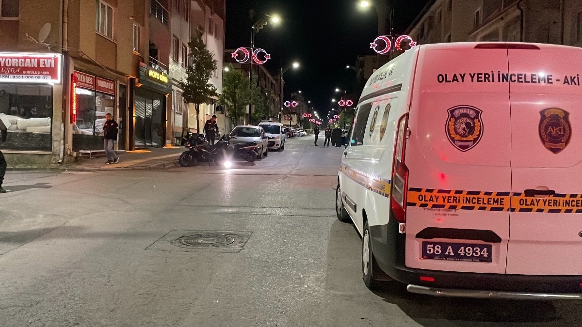 Sivas'ta bıçaklı kavgada 1’i ağır 4 kişi yaralandı