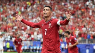 Cristiano Ronaldo saymaya devam ediyor: Hedefine 25 gol kaldı...