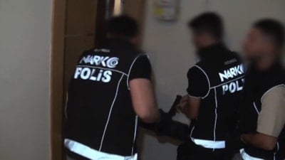 İstanbul'da uyuşturucu imalathanesine operasyon: 2 gözaltı