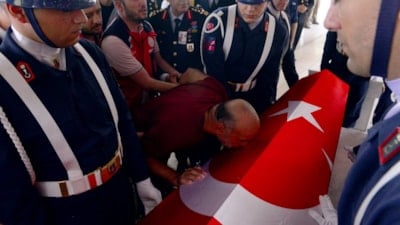 Van'da kazada şehit olan uzman çavuş son yolculuğuna uğurlandı