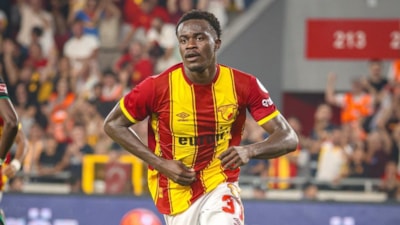 Coventry City, Anthony Dennis'in peşinde