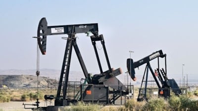 Brent petrol, savaşın başlamasından bu yana ilk kez 75 doların altına düştü
