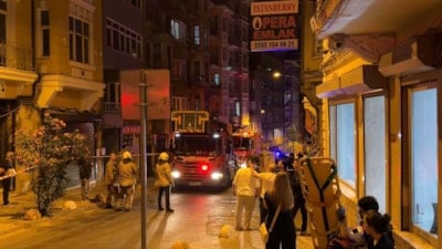 İstanbul'da bodrum katında duvar çöktü: 5 katlı bina tahliye edildi