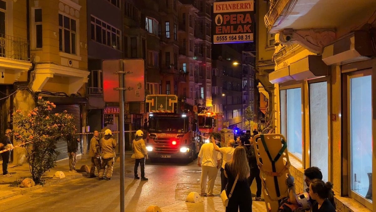 İstanbul'da bodrum katında duvar çöktü: 5 katlı bina tahliye edildi