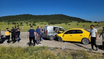 Karabük'te taksi ile hafif ticari araç çarpıştı: 4 yaralı