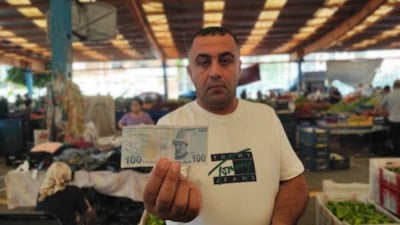 Adana'da pazarda aşk mesajlı banknotlar şaşırttı