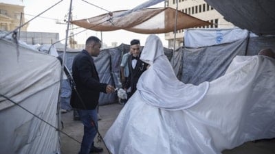 Gazze'de yıkıntıların arasında düğün