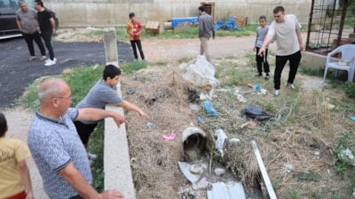 Adana'da kanalizasyonu akarsuya bağladılar, mahalle sakinleri sokağa çıkamıyor