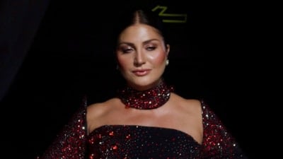 Sibel Can, sahnede gözyaşlarına boğuldu