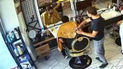 Nevşehir'de nefes borusuna erik kaçan müşterisini Heimlich ile kurtardı: O anlar kamerada