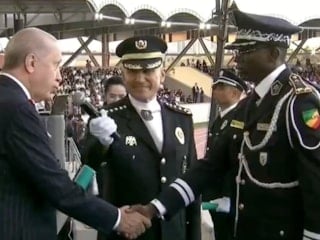 Cumhurbaşkanı Erdoğan ile Kongolu Polis Akademisi Mezunu'nun gülümseten diyaloğu