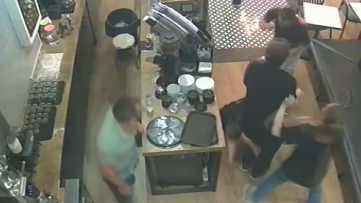 İstanbul Kadıköy'de kafe çalışanına saldıran şüpheli yakalandı