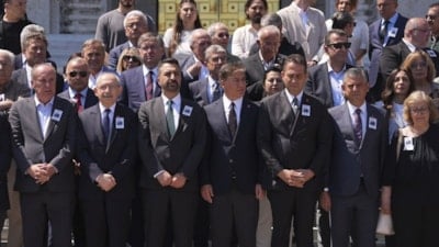 Özgür Özel'in Kemal Kılıçdaroğlu'na bakışları gündem oldu