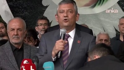 Özgür Özel taraftarları Alevi Dergahı'nda 'Hain Kemal' sloganı attı
