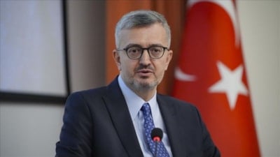 Burhanettin Duran karne alan öğrencileri tebrik etti