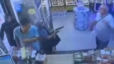 Tekirdağ'da boşanmak isteyen eşini vuracaktı: Silah tutukluk yapınca kurtuldu