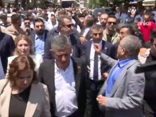 Diyarbakır'da Özgür Özel'i karşılayanların 'Hain Kemal' sloganlarını Sezgin Tanrıkulu susturdu
