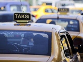 İstanbul'da 30 euro ücret istenen taksi yolculuğunu anlatan turist