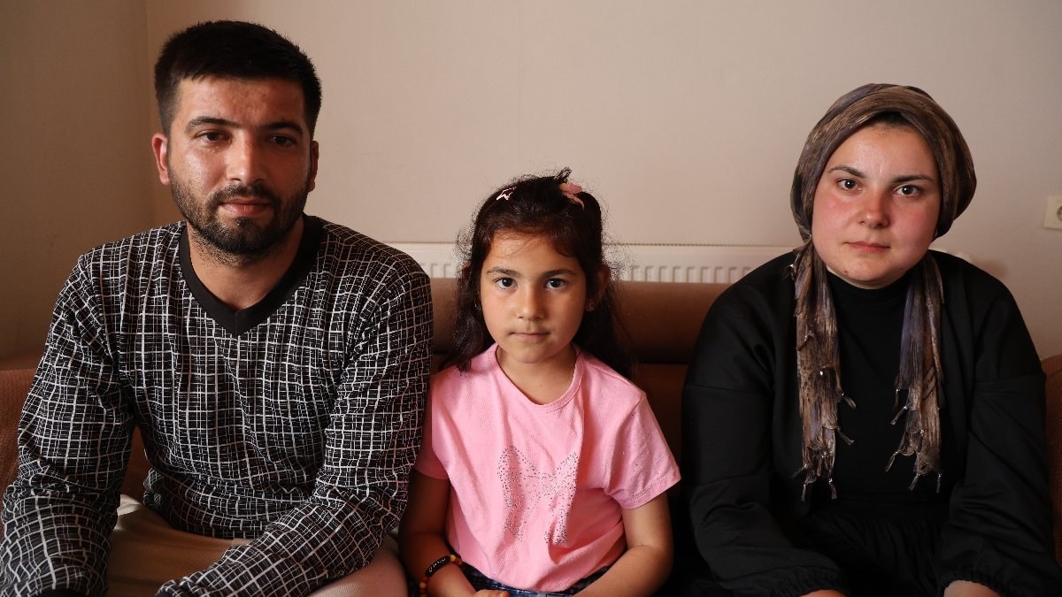 Adana'da okula sivil kıyafetle gelen 35 öğrencinin karnesi verilmedi