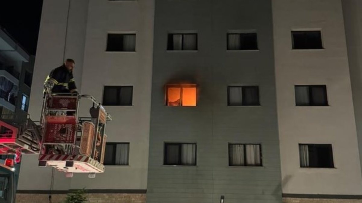 Adıyaman’da 6 katlı binada yangın paniği: 2 kişi dumandan etkilendi