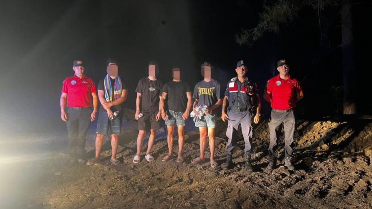 Antalya’da ormanda kaybolan 4 genç JAK timi tarafından kurtarıldı