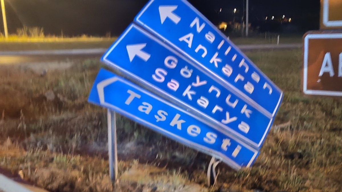 Bolu’da yön levhasına çarpıp kaçan alkollü sürücü kameradan yakalandı
