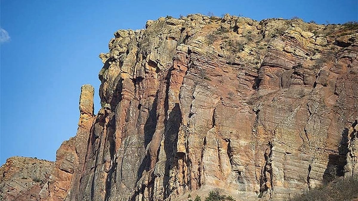 Kayalıklar arasında 70 kilo altın hazine bulundu