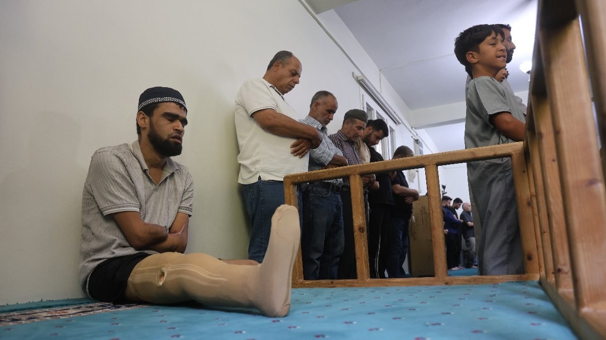 Hatay'da babasına uzattığı demirin elektrik tellerine değdi, akıma kapıldı