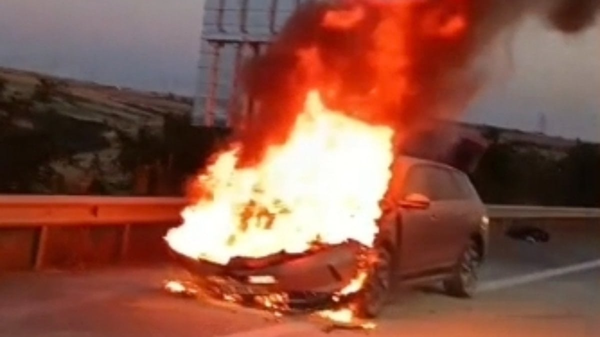 İstanbul'da elektrikli araç yangını