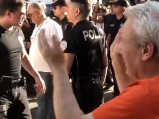 İzmir'deki LGBT yürüyüşünde oğlu gözaltına alınan baba: Seninle gurur duyuyorum